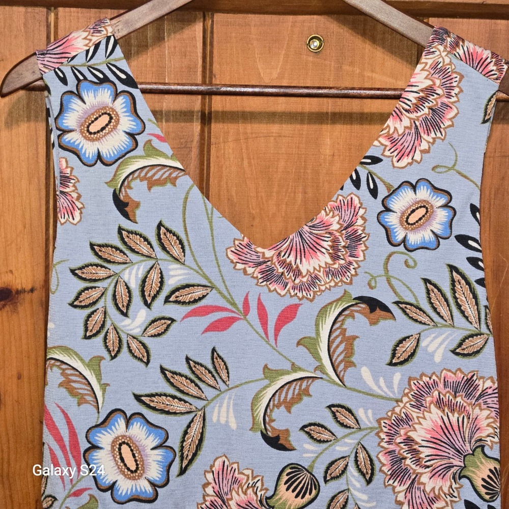 Christopher & Banks Womens Large Blue Floral V-Neck Smocked Back Midi Dress‎
